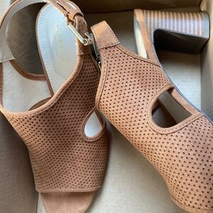 Liz Claiborne Goodwin Honey Ginger Memory Foam heels.